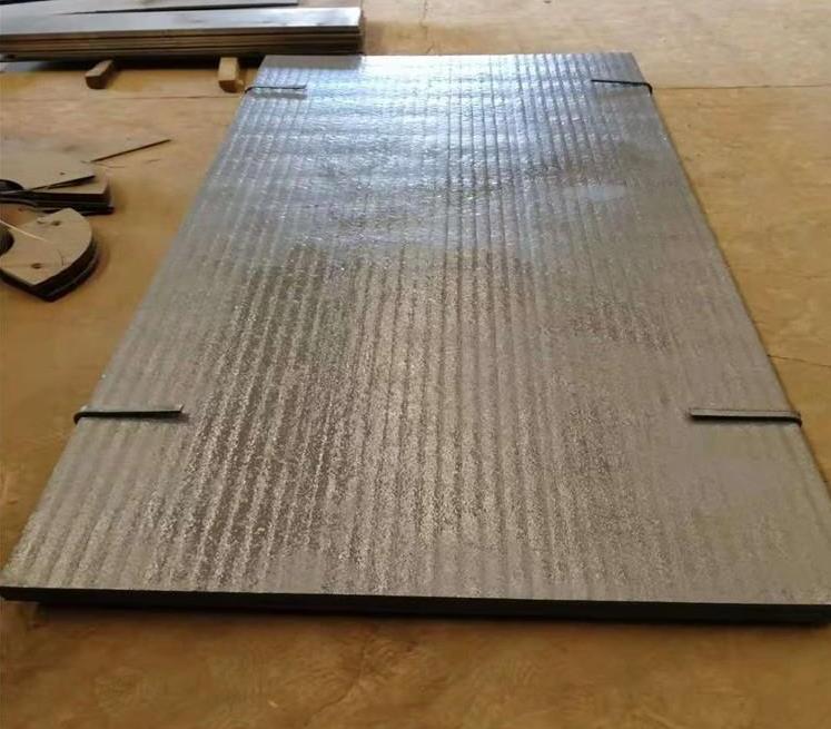 堆焊耐磨板为什么如此耐用？耐磨板厂家为你介绍一二